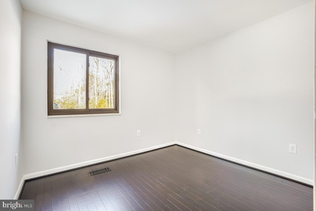 6181 Occoquan Forest Drive photo 17