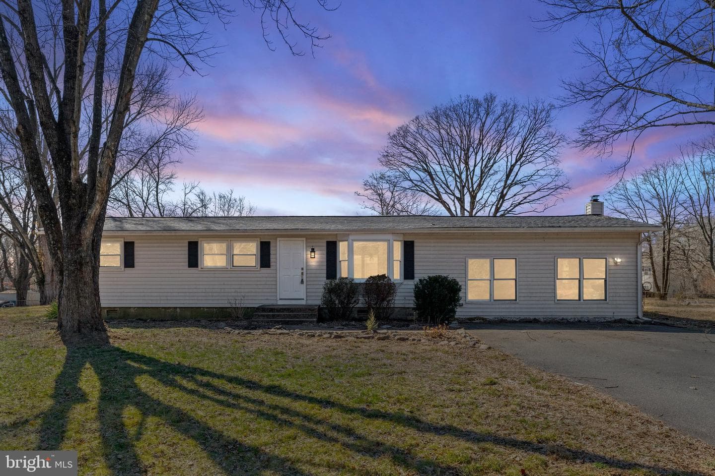 15307 Thoroughfare Road photo 1