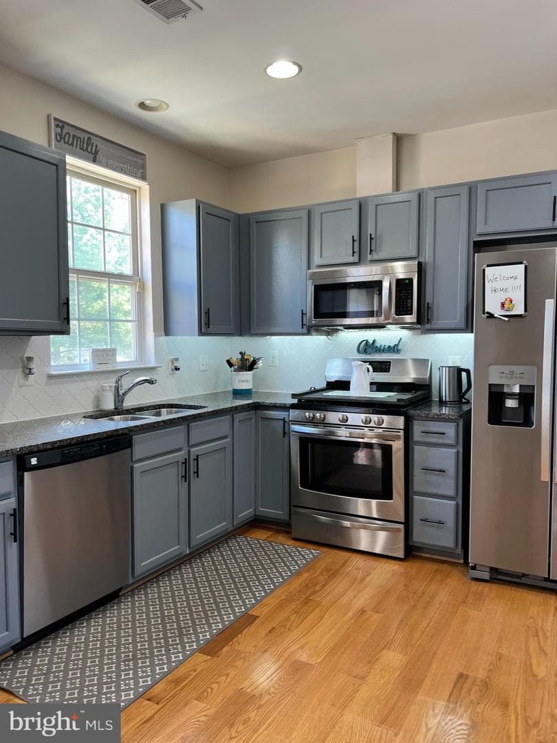 12039 Elliots Oak Place photo 5