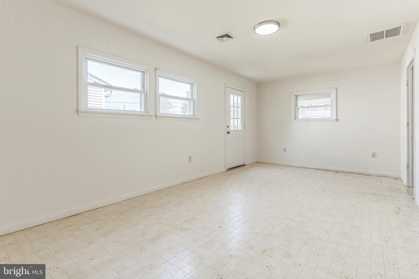 9410 Spotsylvania Street photo 14