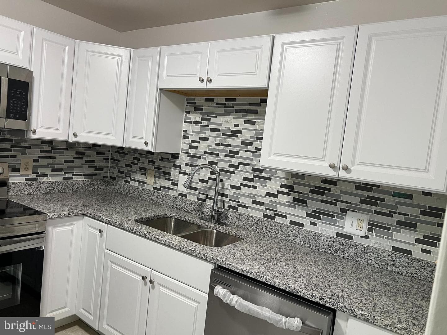 14425 Village Drive photo 4