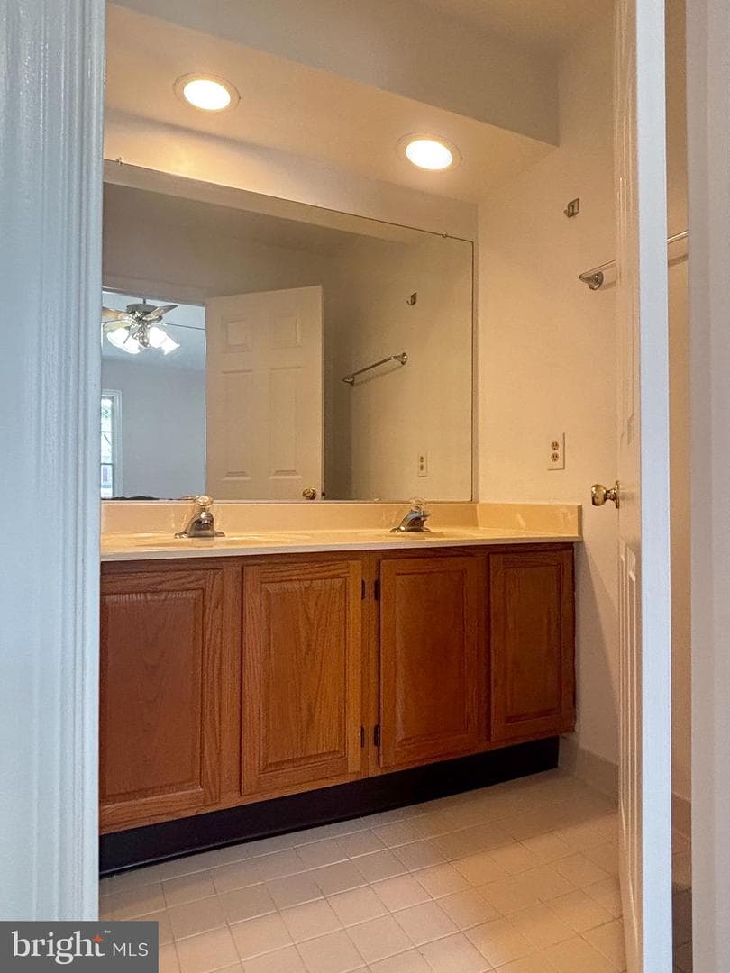 7930 Blue Gray Circle photo 28