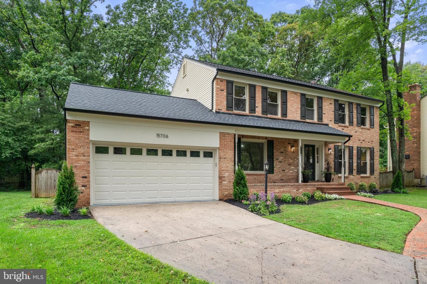 15706 Beacon Court photo 2