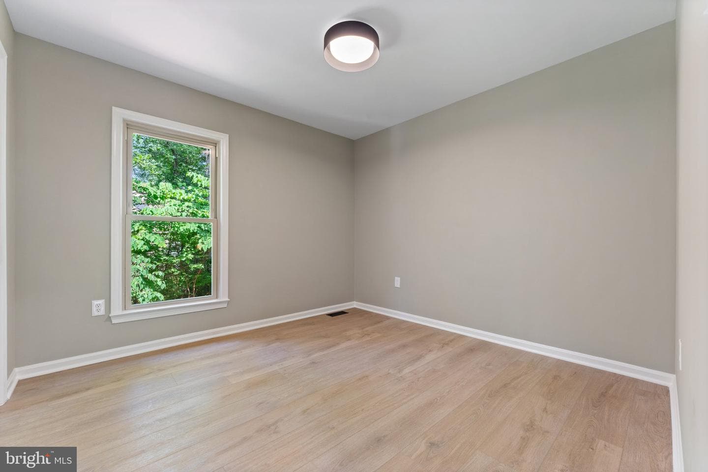 15706 Beacon Court photo 34