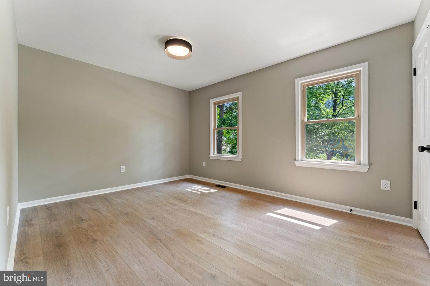 15706 Beacon Court photo 36