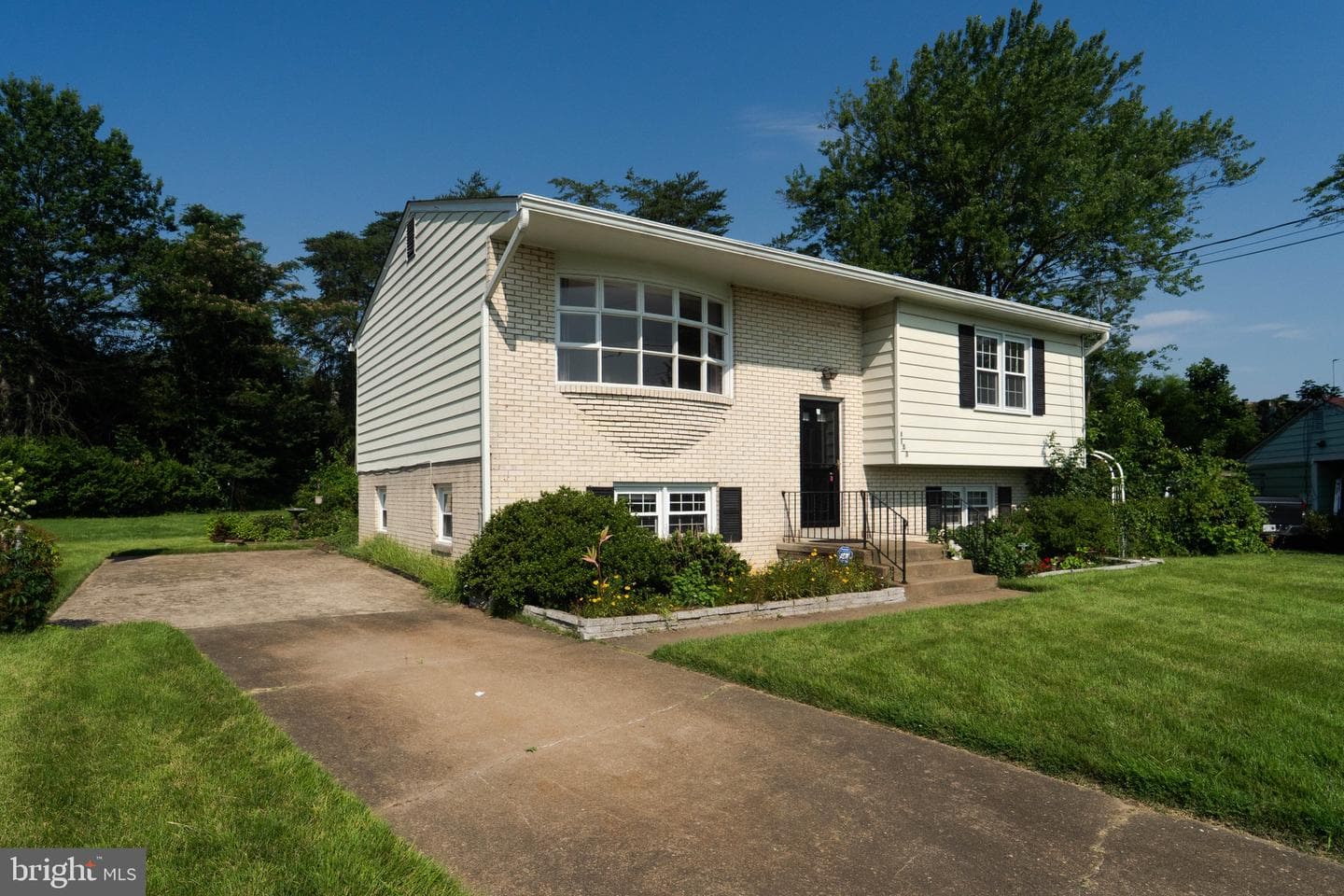 4153 Bassett Court photo 2