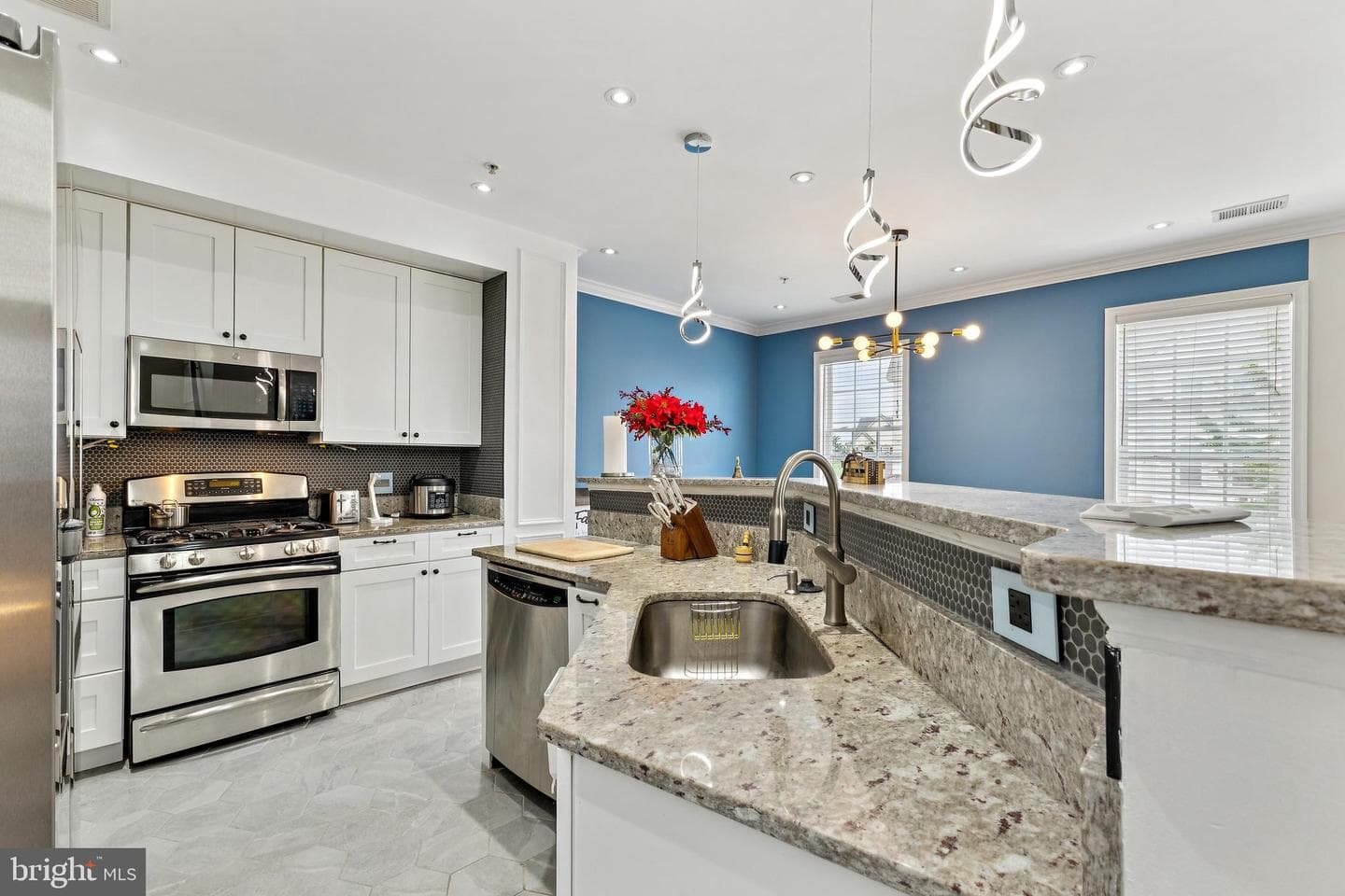 6831 Hampton Bay Lane photo 8