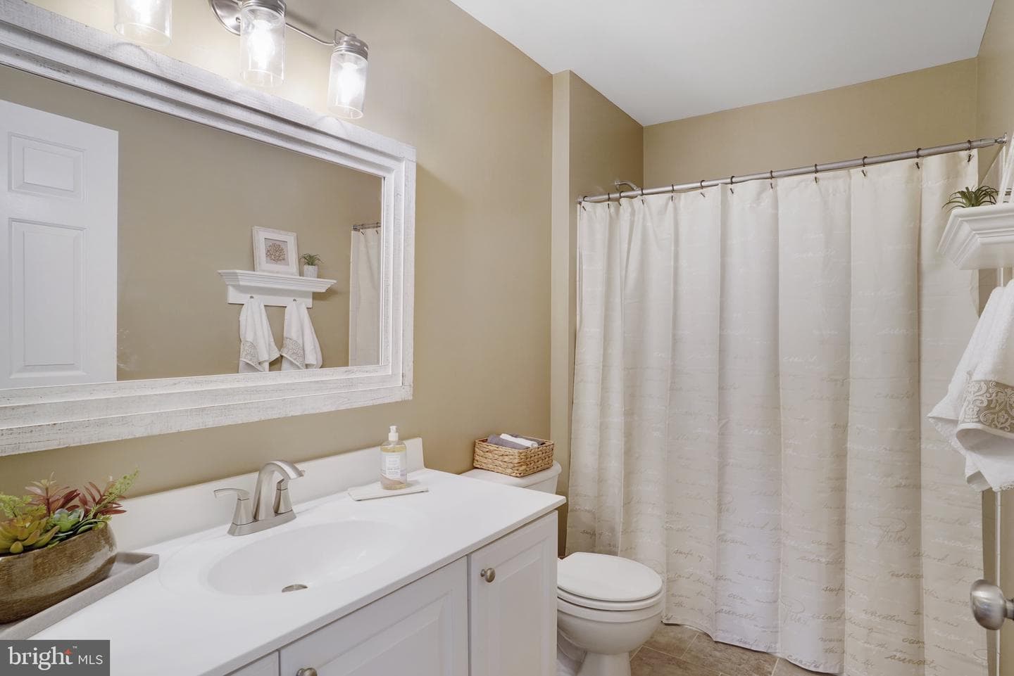 18008 Densworth Mews photo 22