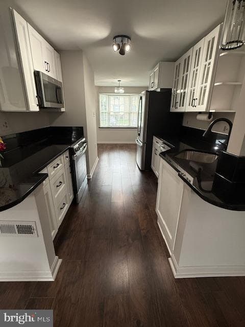 2526 Doverhill Court photo 2