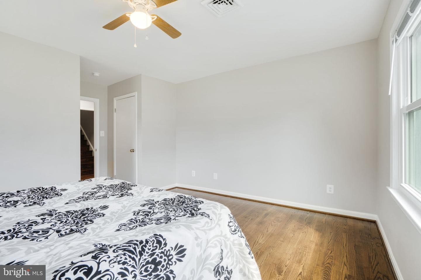 1102 Burton Street photo 30