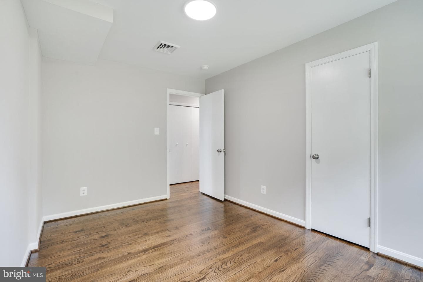 1102 Burton Street photo 34