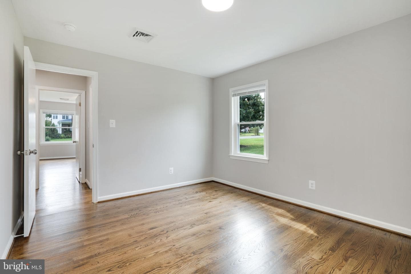 1102 Burton Street photo 40