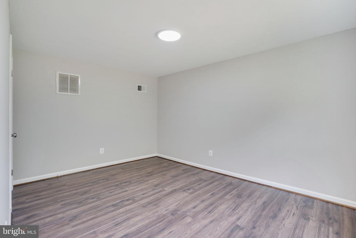 1102 Burton Street photo 44