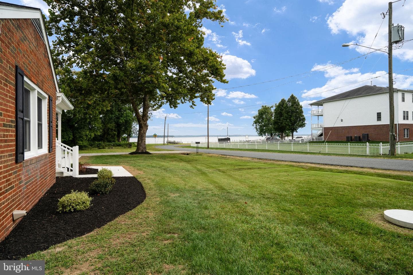 1102 Burton Street photo 5