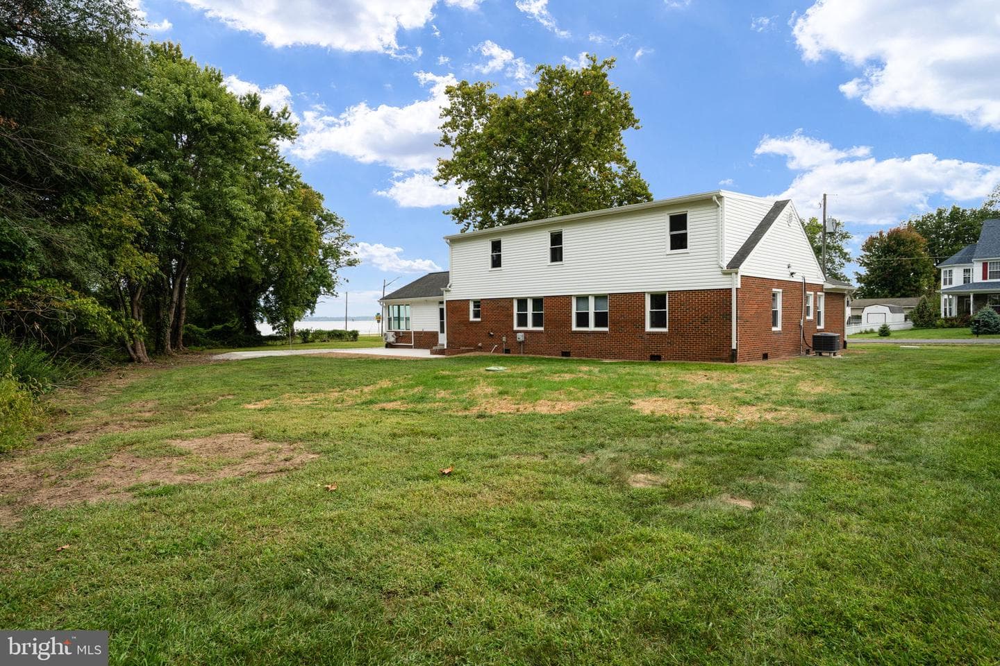 1102 Burton Street photo 55