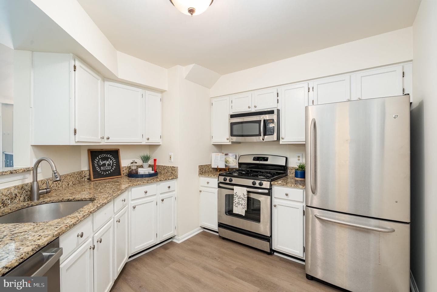 4068 Chetham Way photo 13