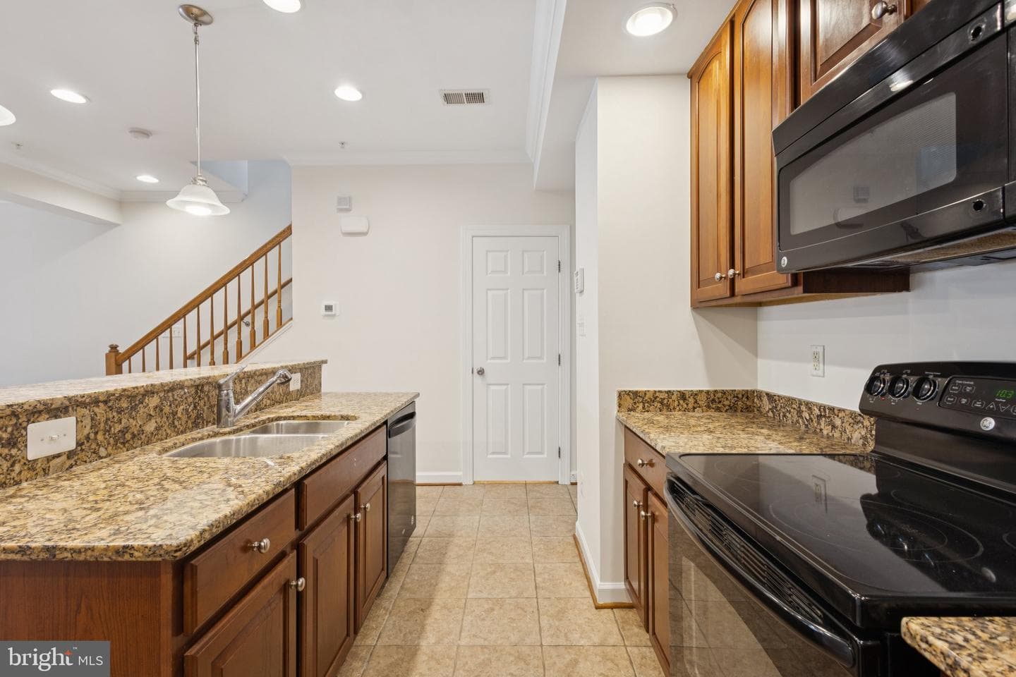 2576 Eastbourne Drive photo 13