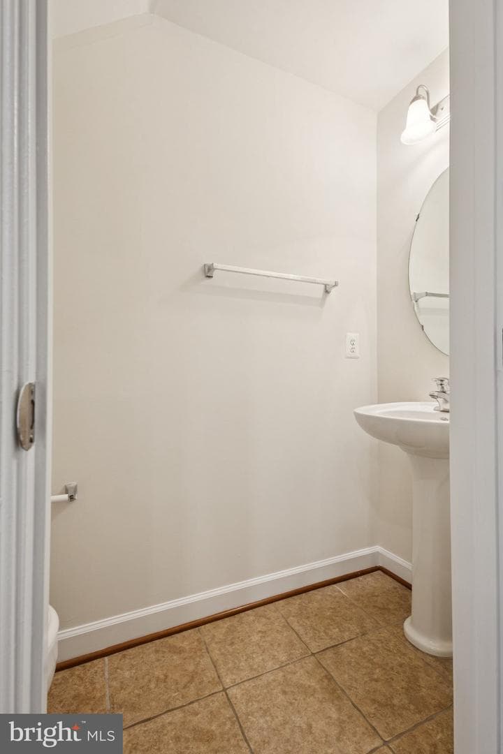 2576 Eastbourne Drive photo 36
