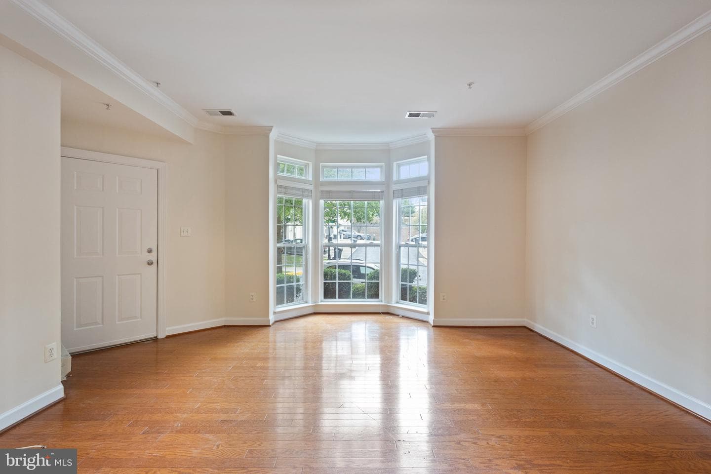 2576 Eastbourne Drive photo 5