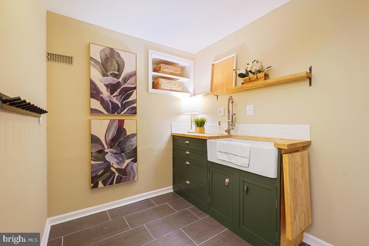 9521 Country Roads Lane photo 35