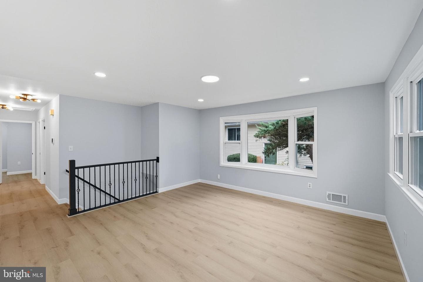 12605 Oakwood Dr photo 5