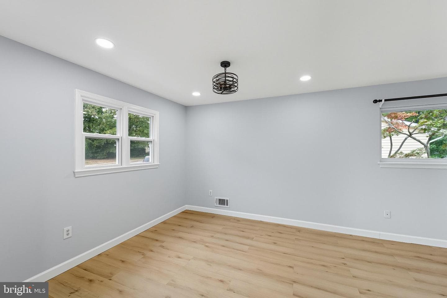 12605 Oakwood Dr photo 8