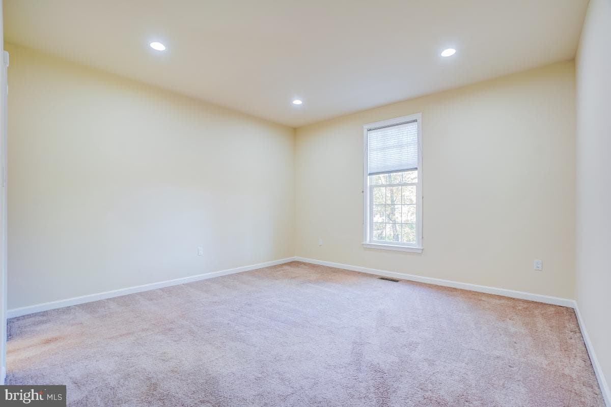 8513 Thomas Drive photo 33