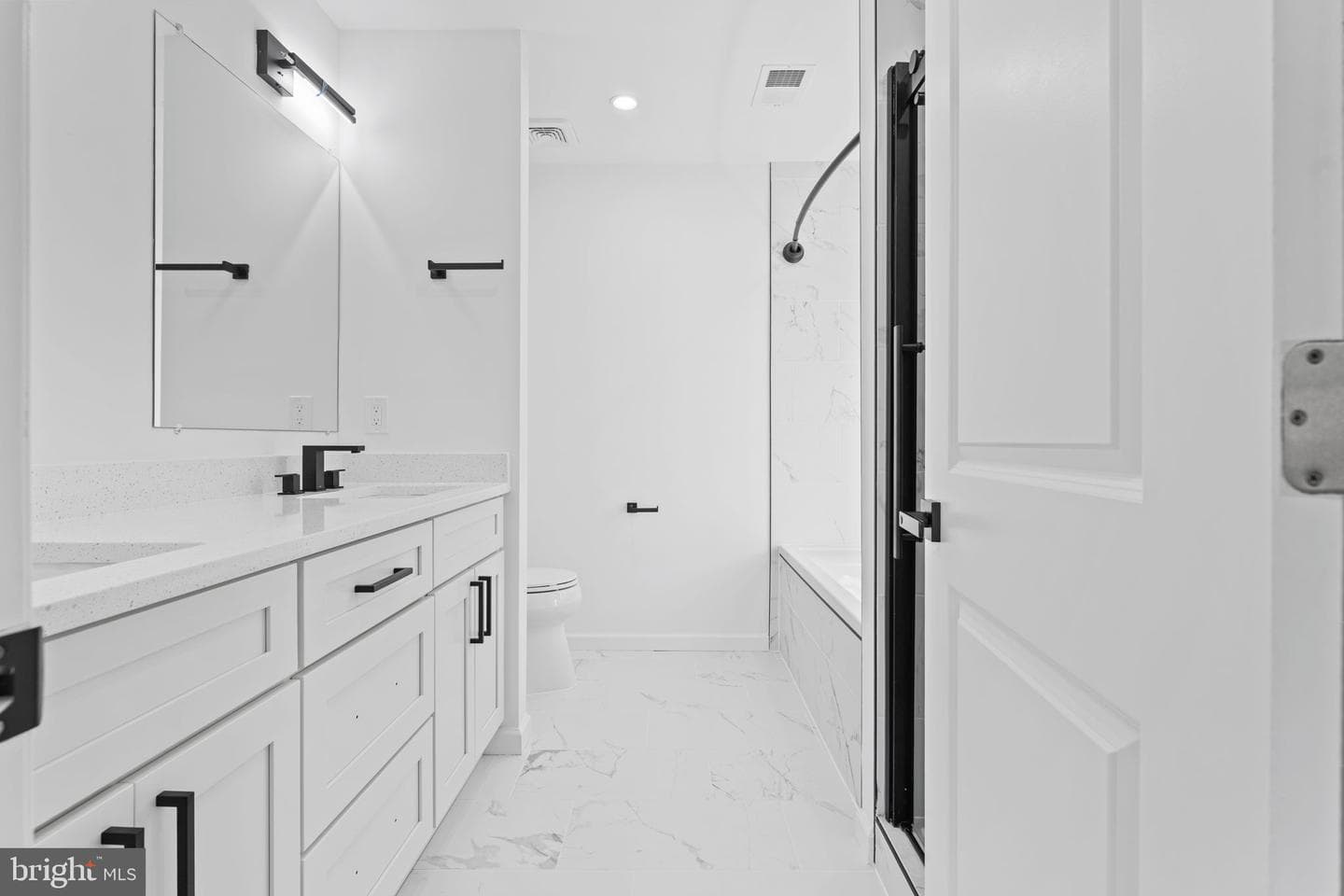 8111 Oak Street photo 40