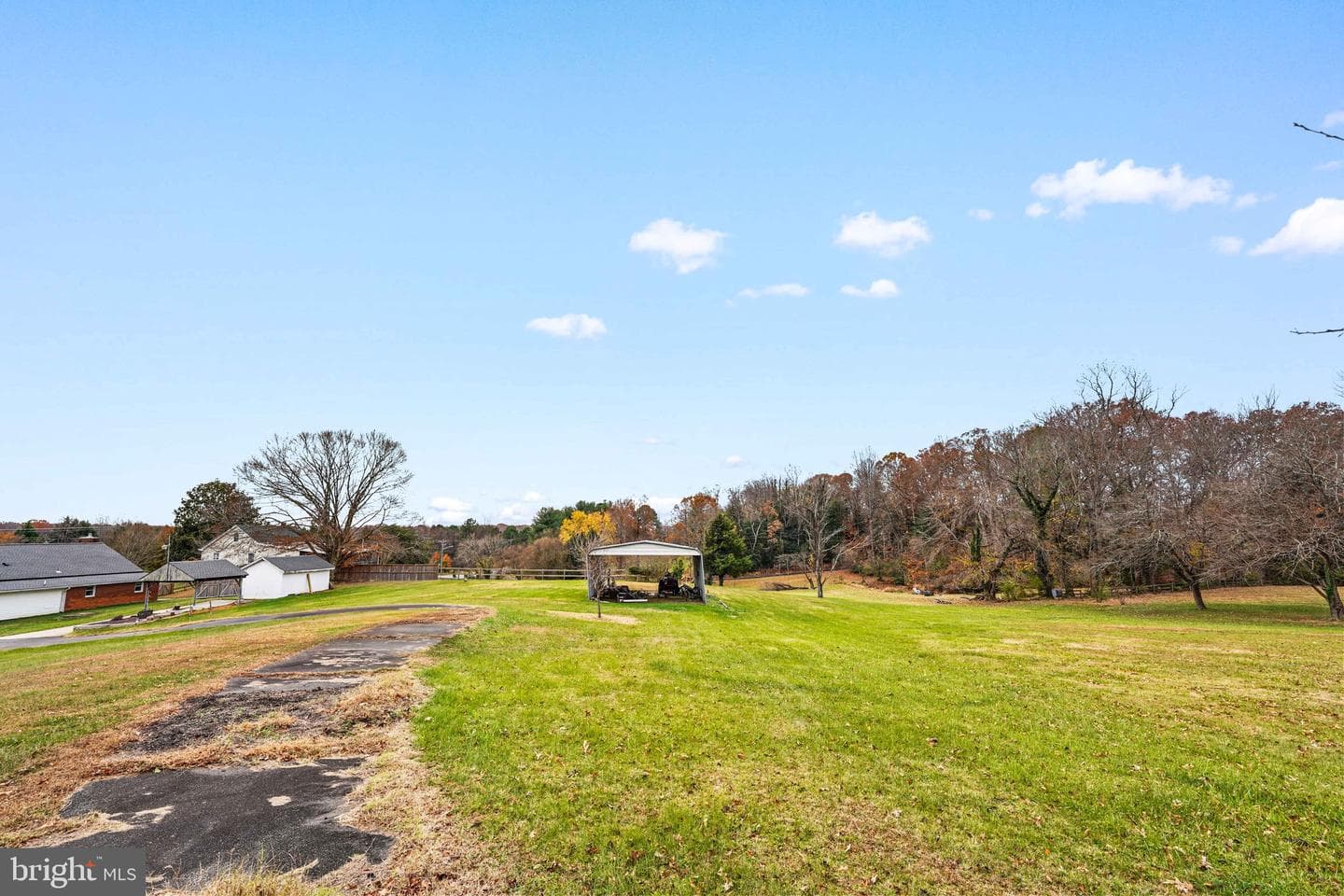10012 Ellis Road photo 12
