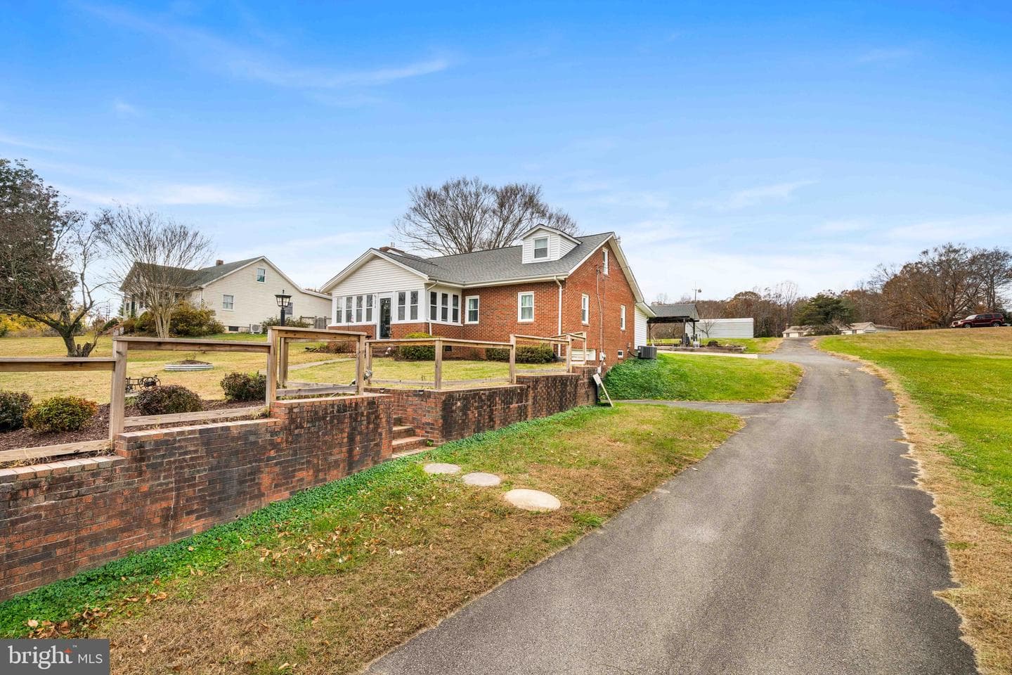 10012 Ellis Road photo 4