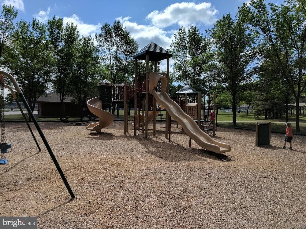 6047 Greenway Court photo 59