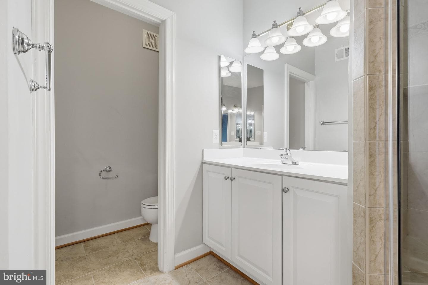 2488 Eastbourne Drive #313 photo 23