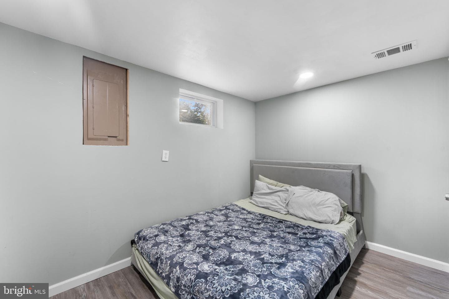 1407 Colchester Road photo 27