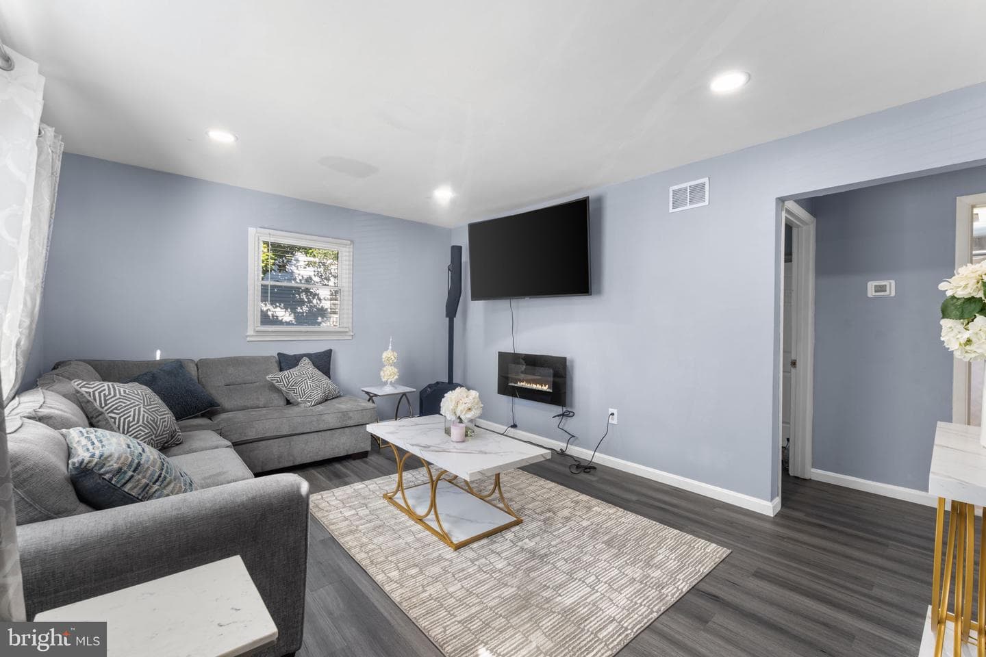 1407 Colchester Road photo 7