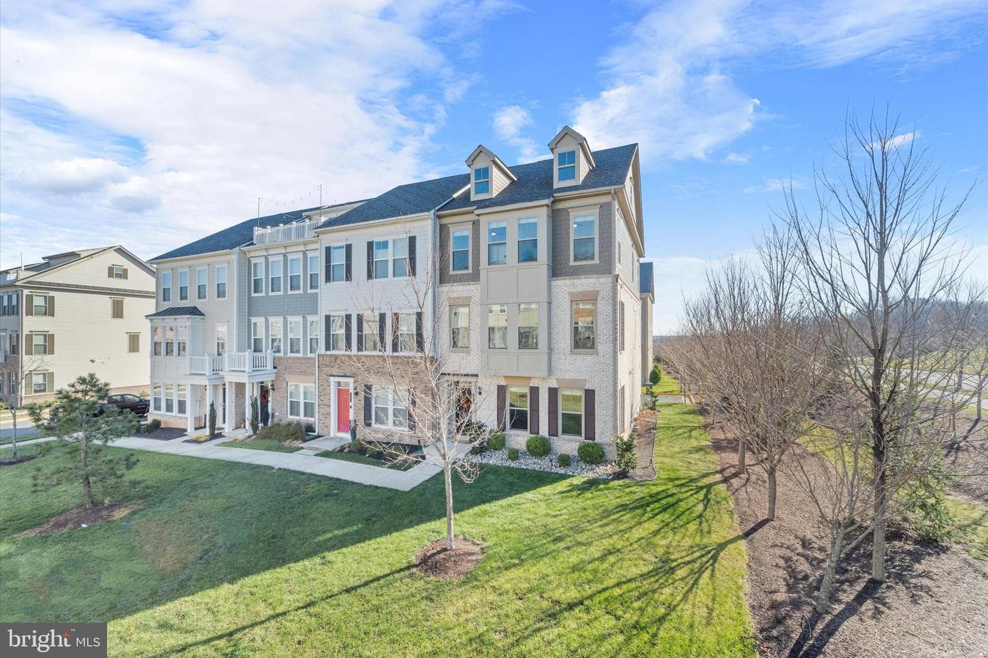 2033 Alder Lane photo 1