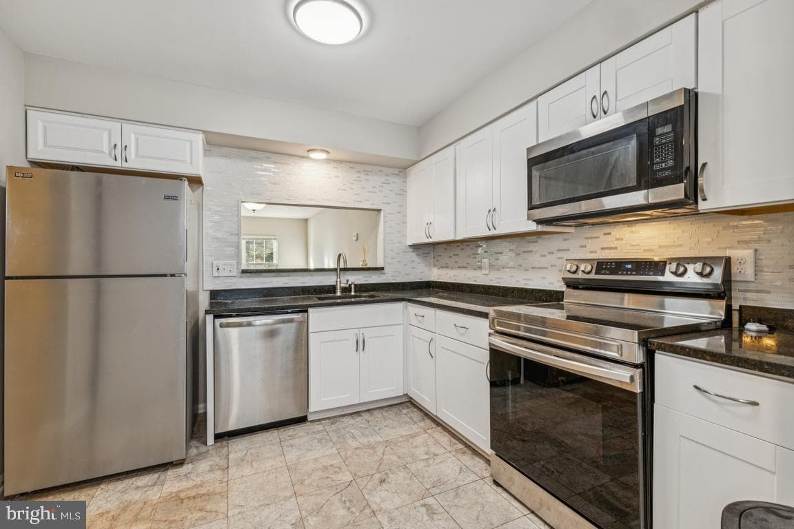 7832 Brookview Court photo 6