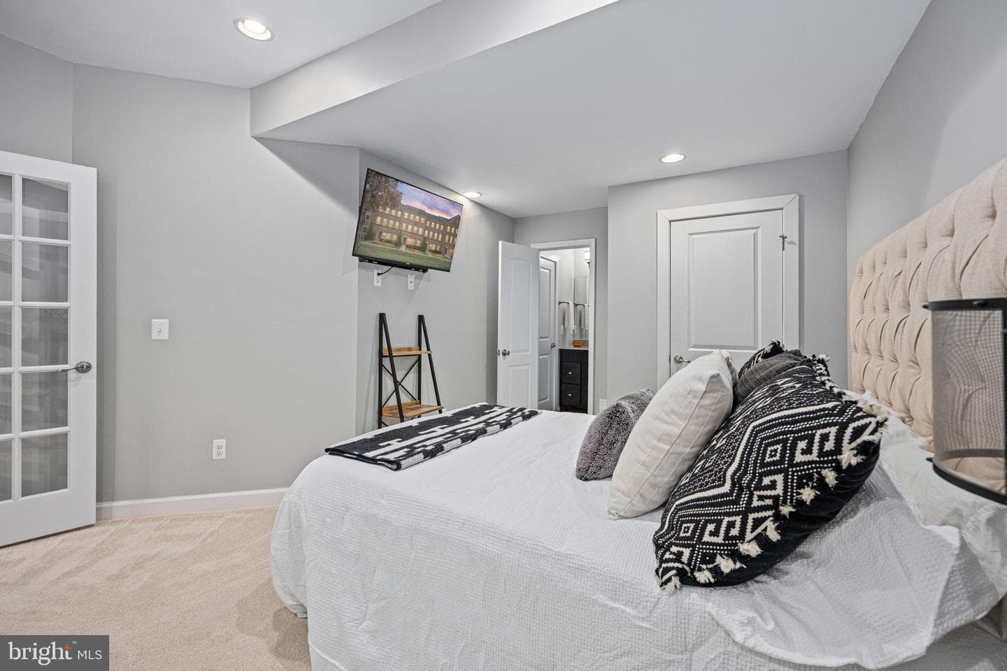 13742 Senea Drive photo 9