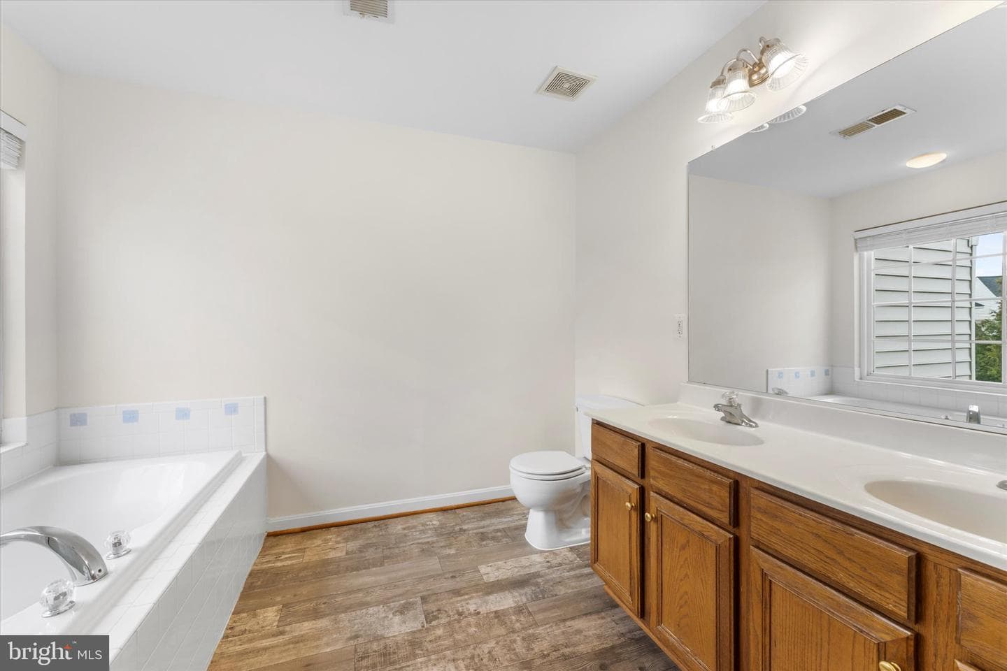 2509 Oak Tree Lane photo 24