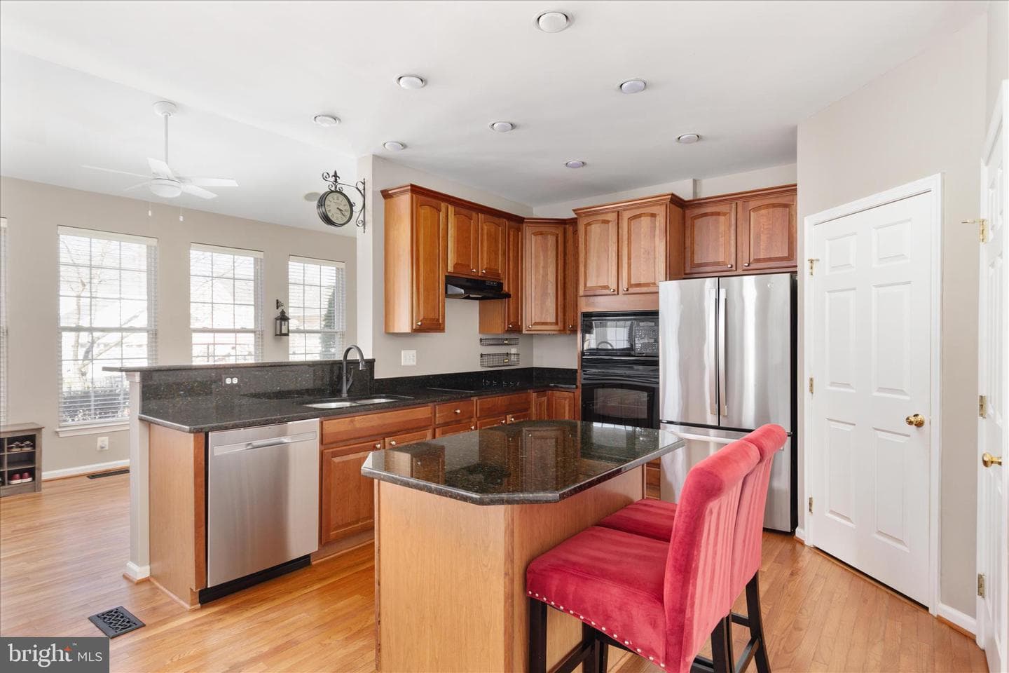 18009 Densworth Mews photo 6