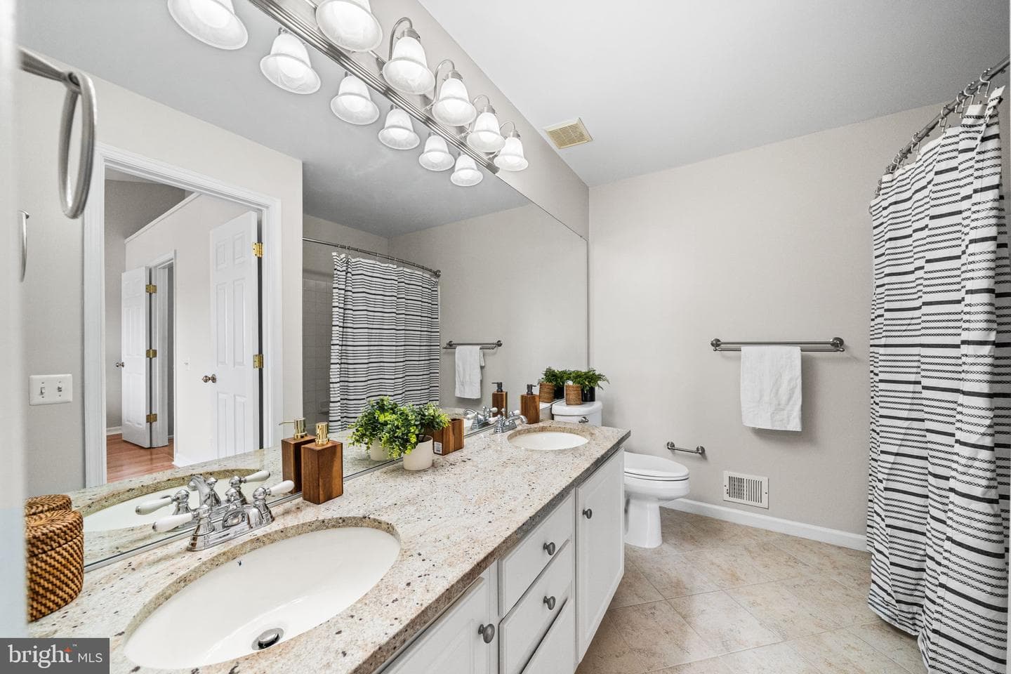11525 Bertram Street photo 35