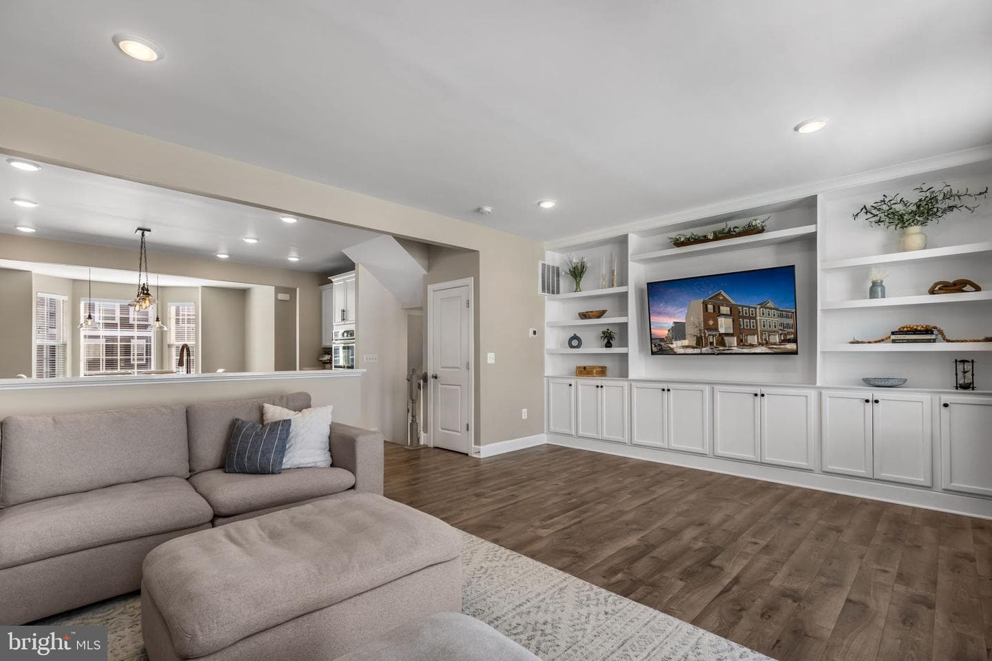 8762 Elsing Green Drive photo 9
