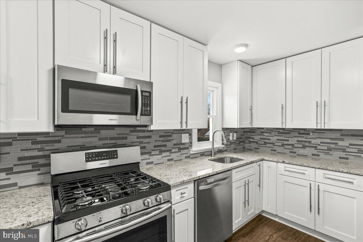 14709 Anderson Street photo 11