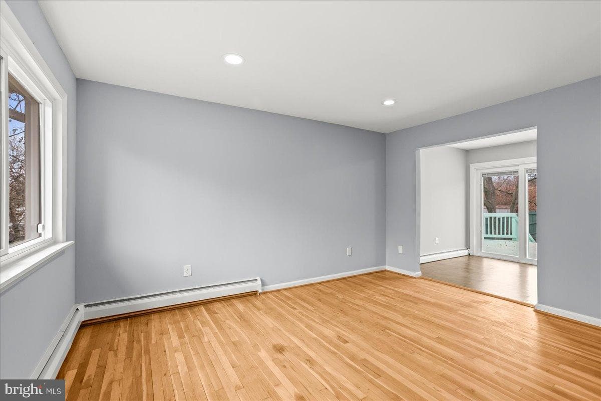 14709 Anderson Street photo 4
