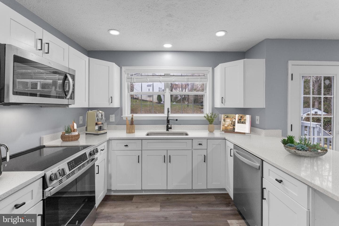 10415 Labrador Loop photo 14
