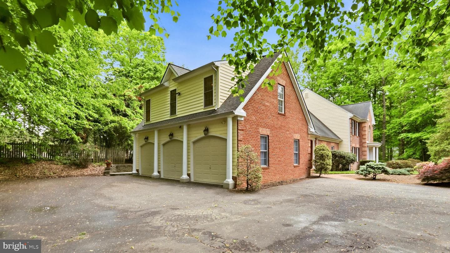 7008 Trappers Court photo 3