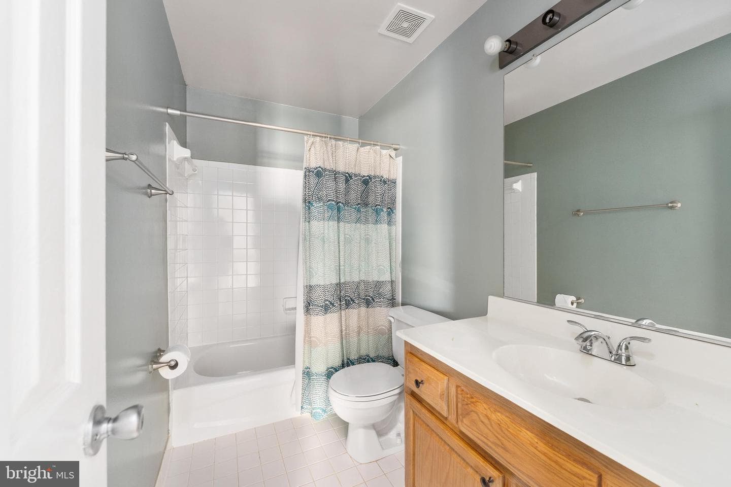 5568 Roundtree Drive photo 32