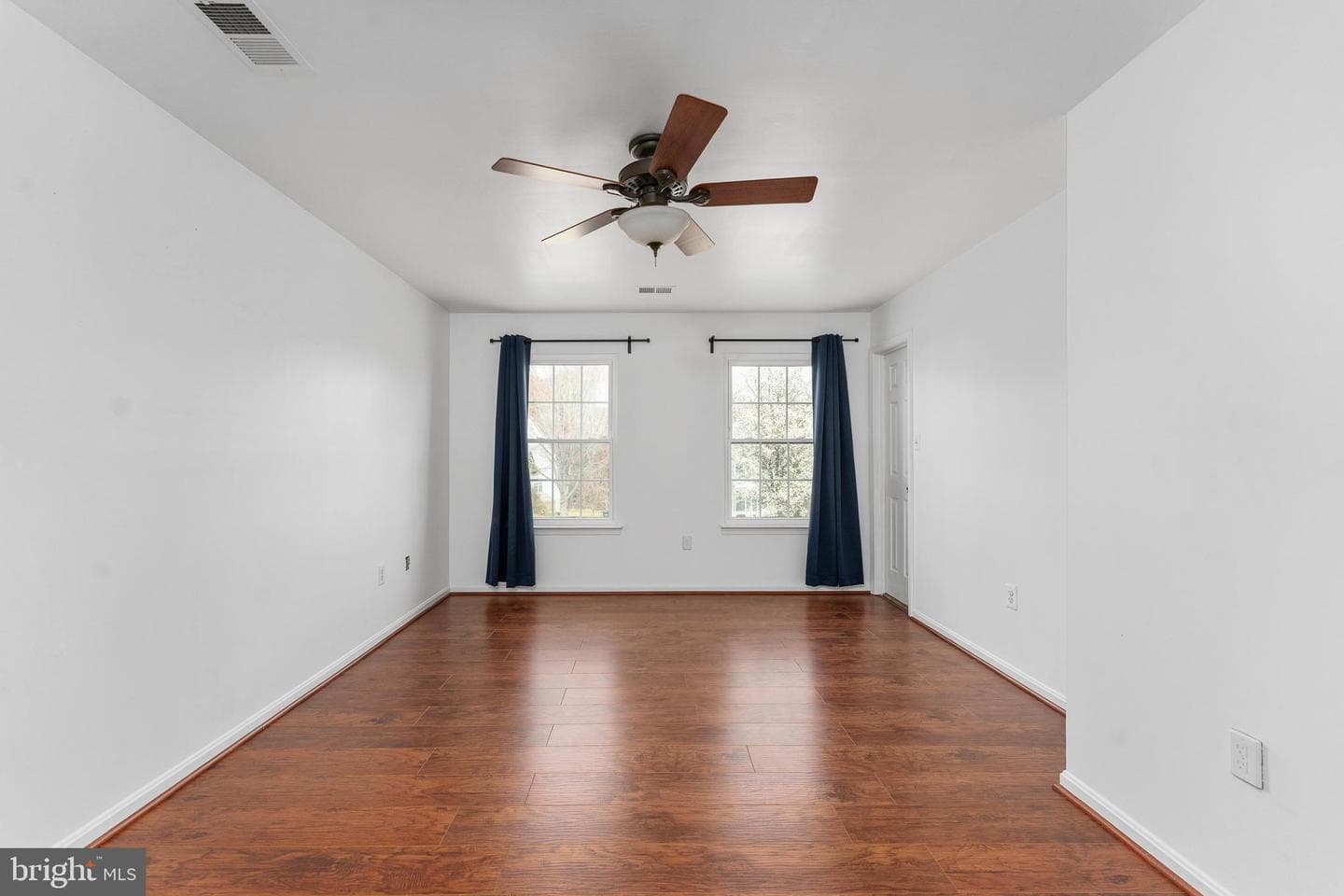 5568 Roundtree Drive photo 35