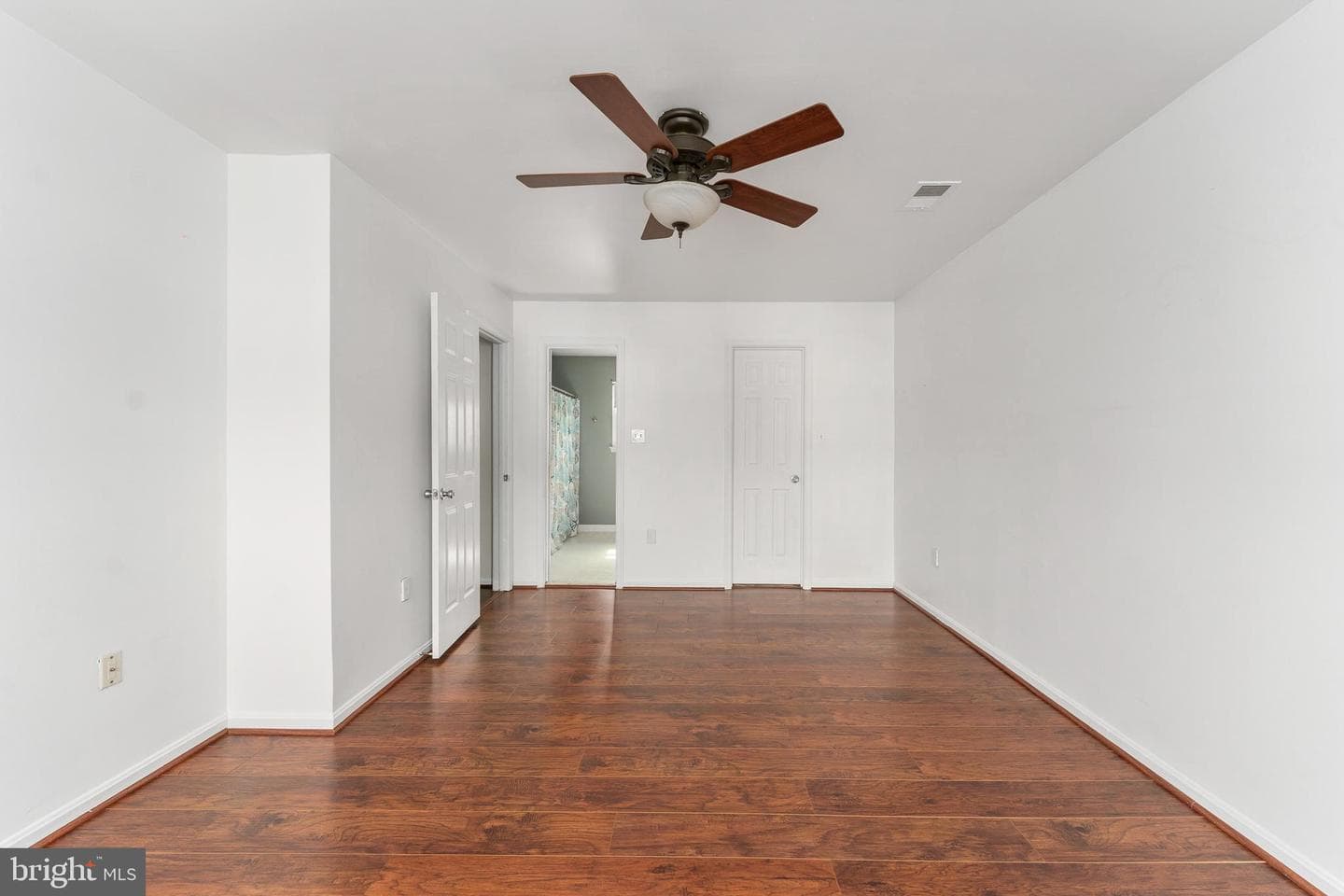 5568 Roundtree Drive photo 38