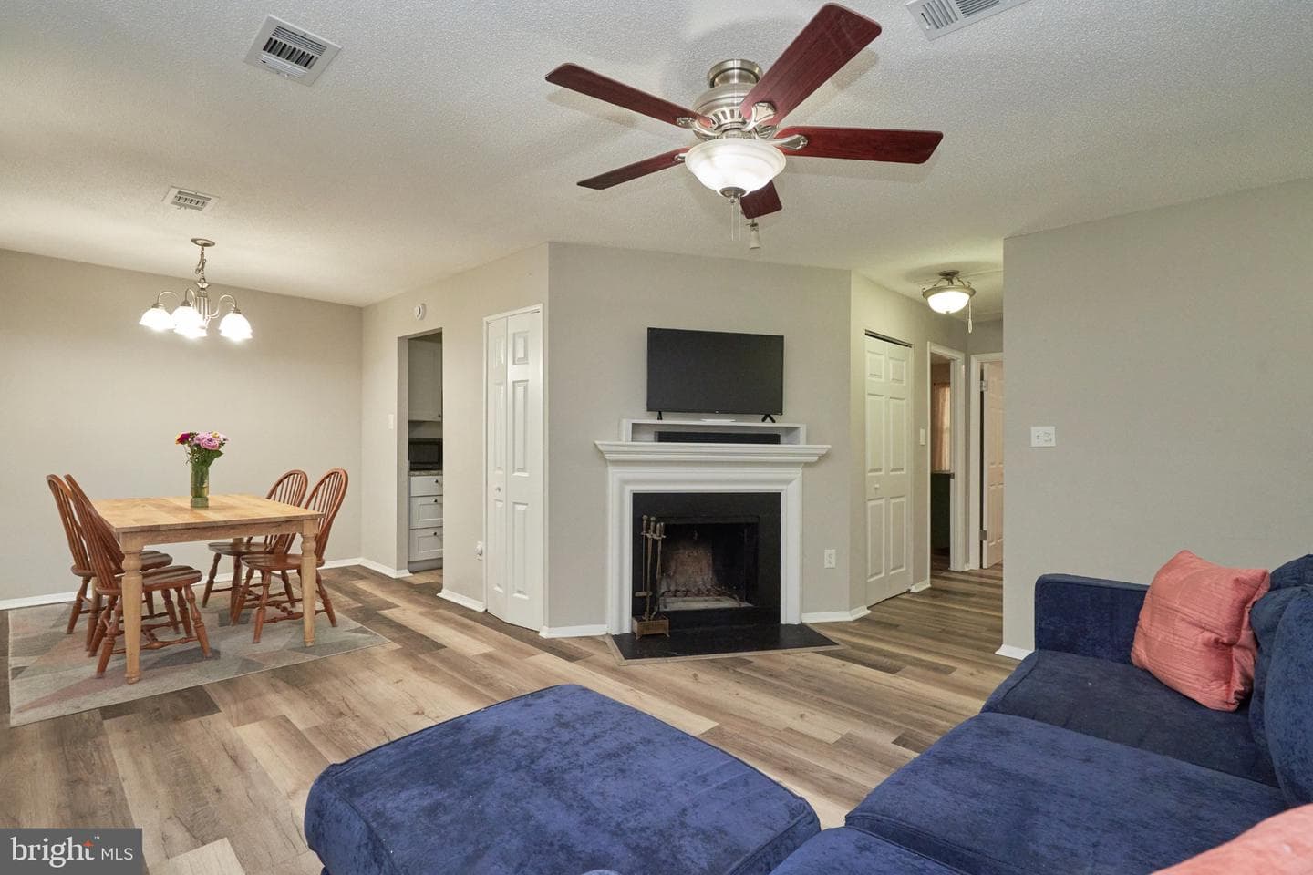 2841 Chablis Circle photo 6