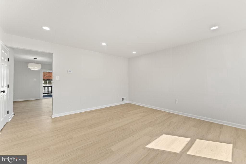 4612 Charlton Court photo 2